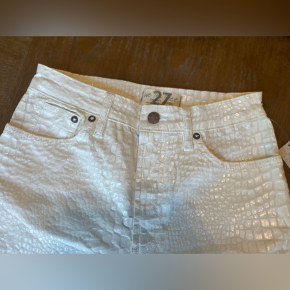 NWT WE THE FREE CROCODILE PRINT woman’s pants white size 27 - Picture 3 of 11